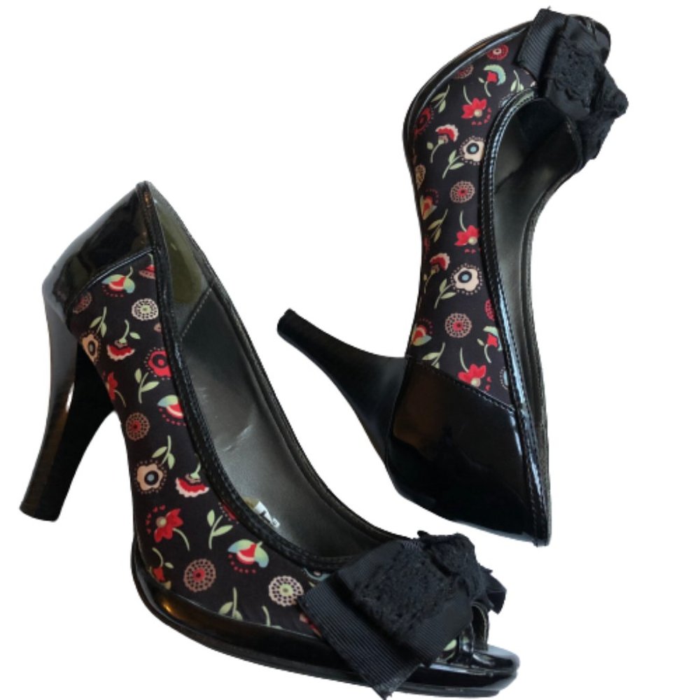Xhilaration Floral Bow Heels